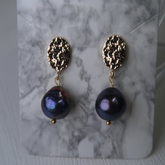 🌟Gorgeous Peacock Purple Edison Freshwater Pearl Earrings!🌟 - Picture 3 of 12